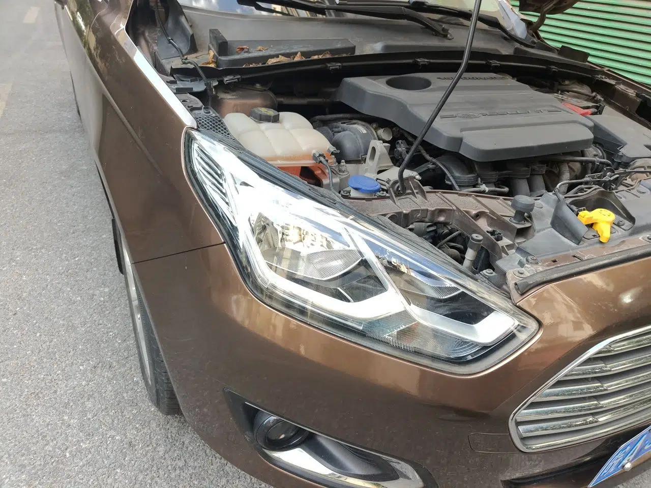 Ford Escort 2015 1.5L Manual Fashion Edition — миниатюра 7