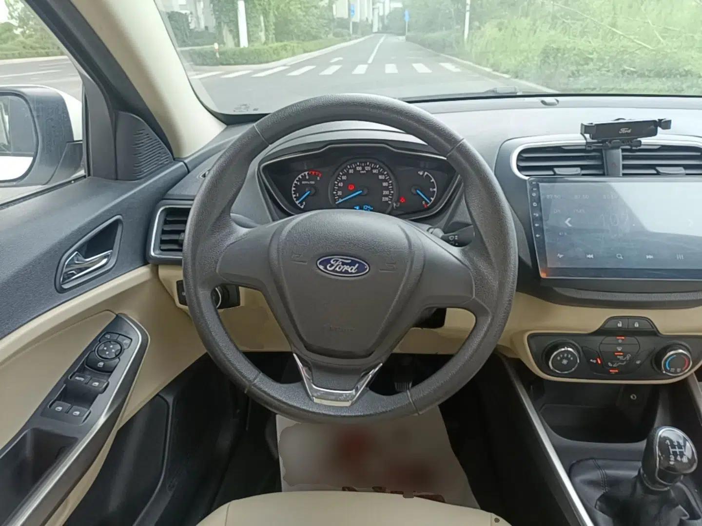 Ford Escort 2017 Revised Version 1.5L Manual Comfort Edition — миниатюра 13