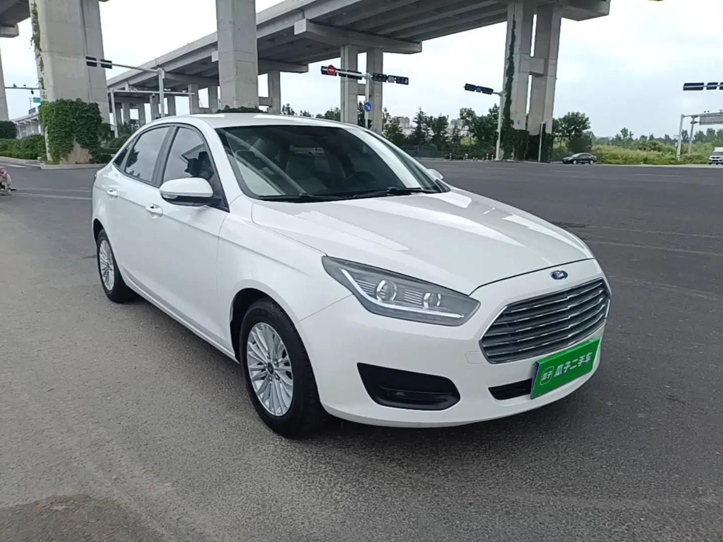 Ford Escort 2017 Revised Version 1.5L Manual Comfort Edition — миниатюра 3