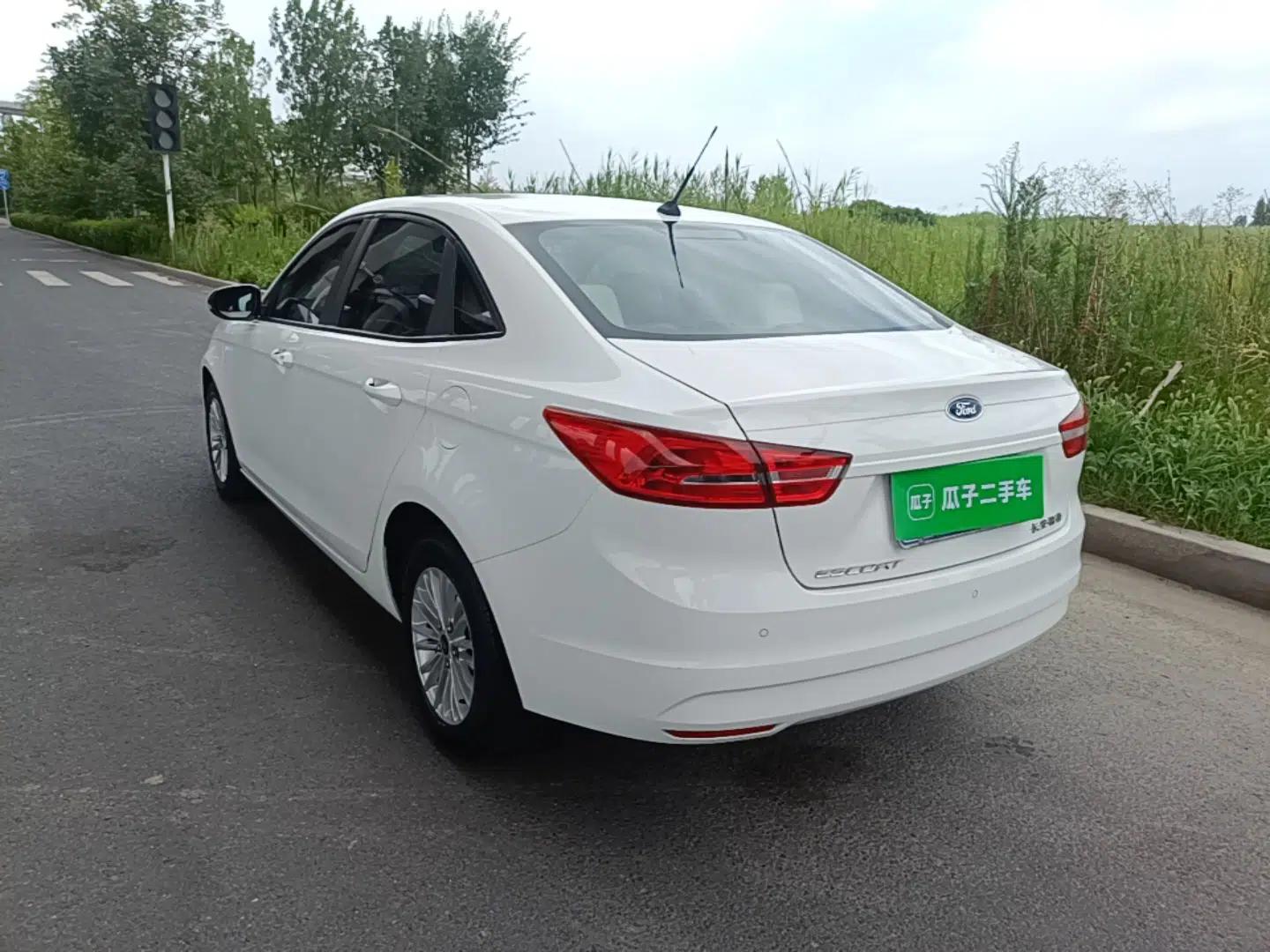 Ford Escort 2017 Revised Version 1.5L Manual Comfort Edition — миниатюра 4