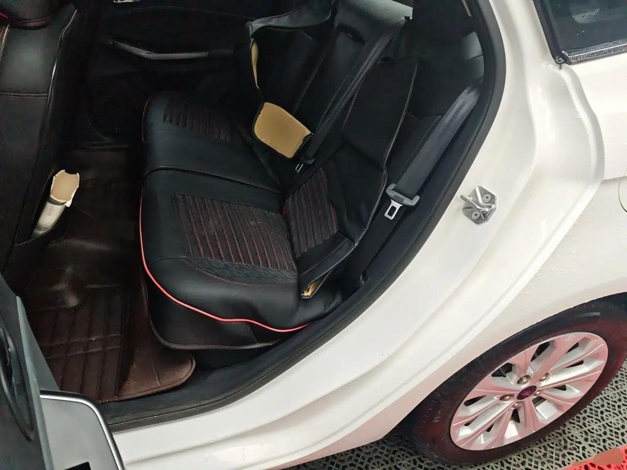 Ford Escort 2015 1.5L Automatic Fashion Model — миниатюра 14