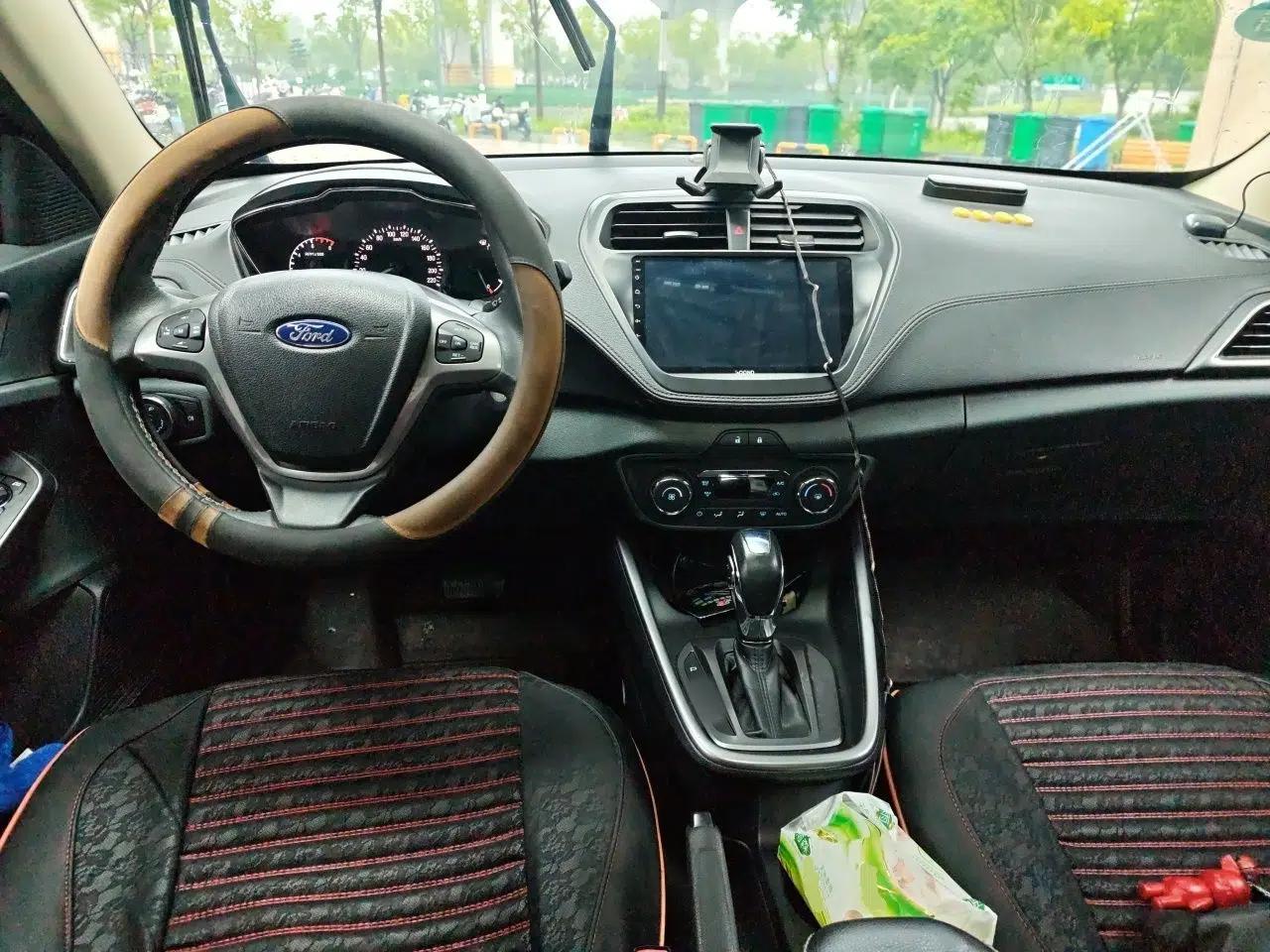 Ford Escort 2015 1.5L Automatic Fashion Model — миниатюра 6