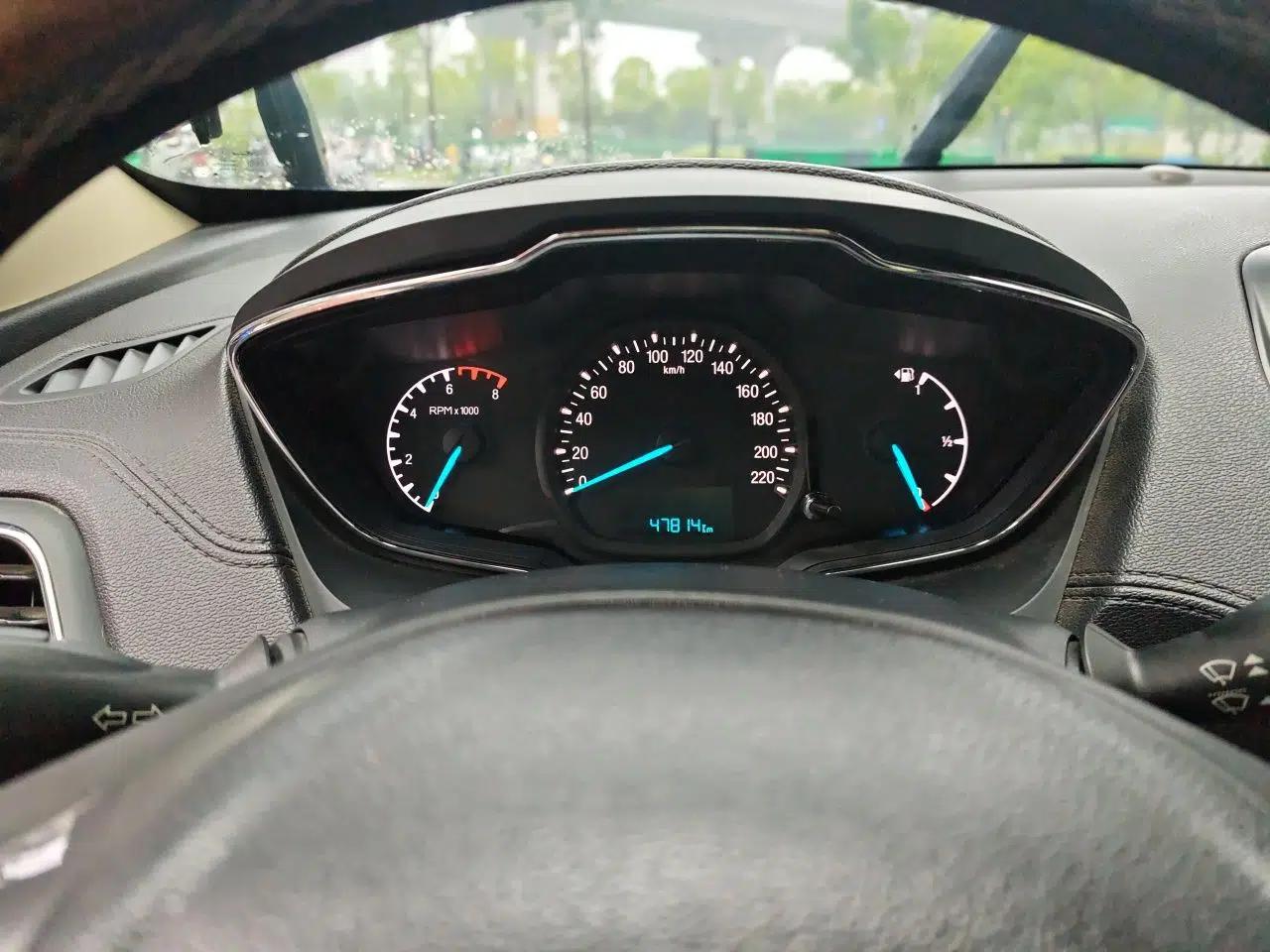 Ford Escort 2015 1.5L Automatic Fashion Model — миниатюра 8