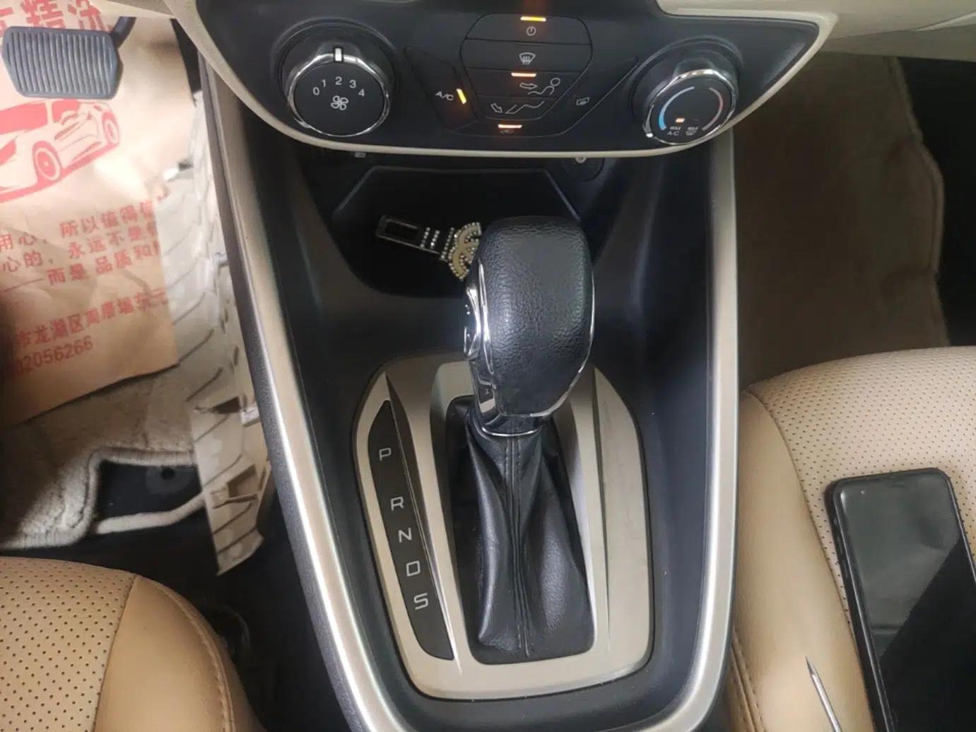 Ford Escort 2015 1.5L Automatic Comfort Edition — миниатюра 16