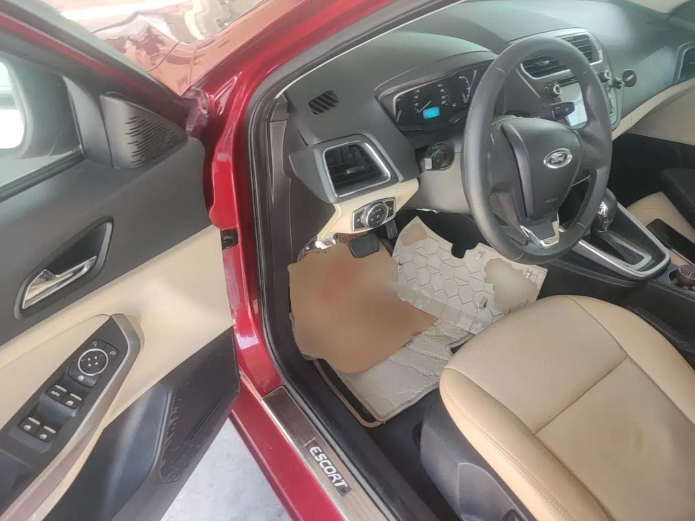 Ford Escort 2015 1.5L Automatic Comfort Edition — миниатюра 18