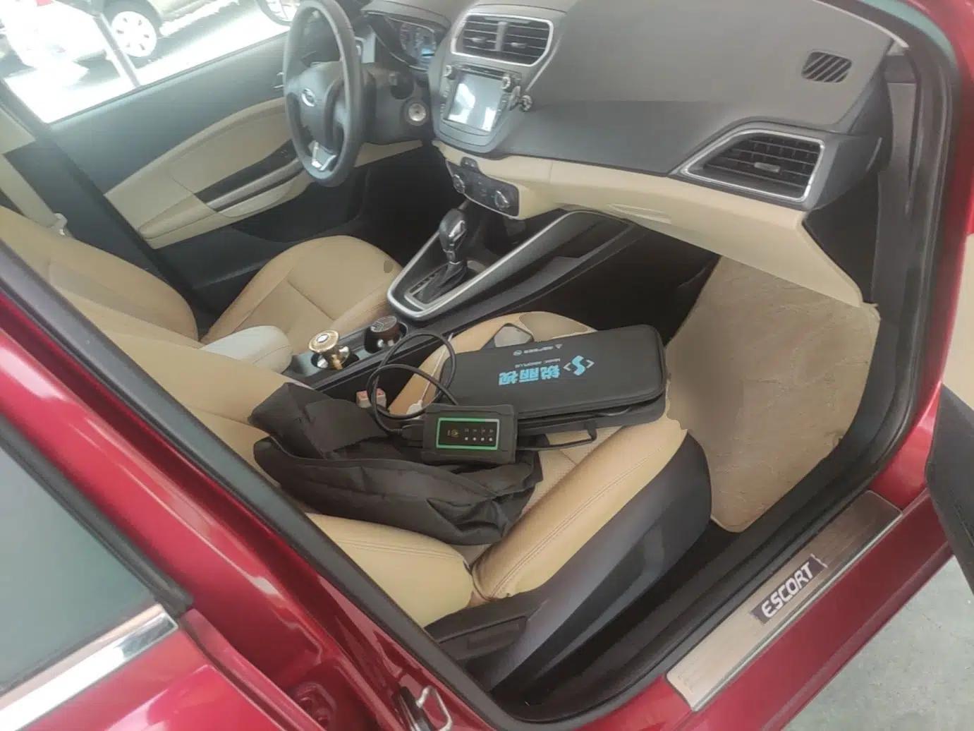 Ford Escort 2015 1.5L Automatic Comfort Edition — миниатюра 19