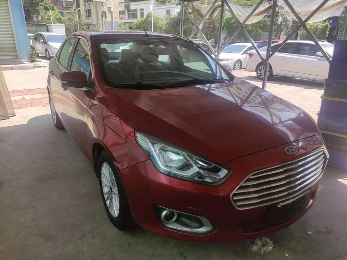Ford Escort 2015 1.5L Automatic Comfort Edition — миниатюра 3
