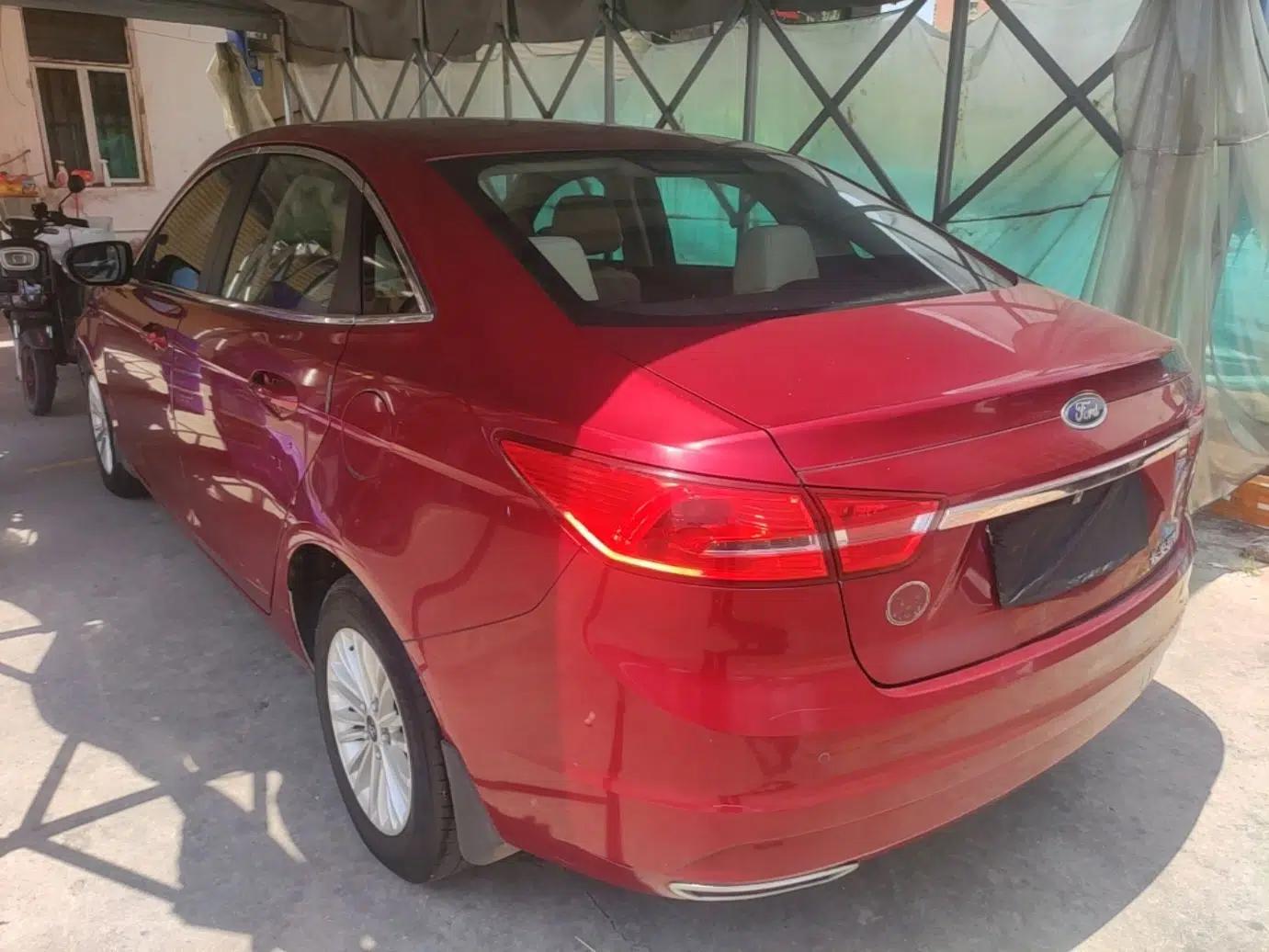 Ford Escort 2015 1.5L Automatic Comfort Edition — миниатюра 4