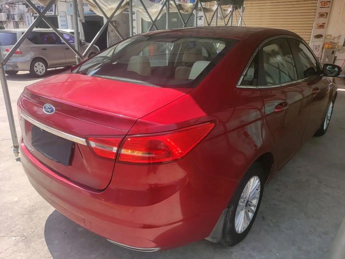 Ford Escort 2015 1.5L Automatic Comfort Edition — миниатюра 6