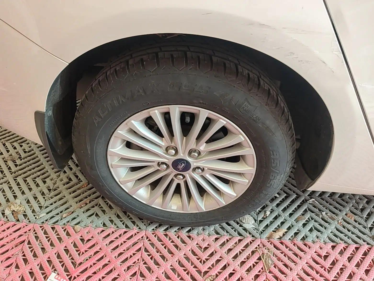 Ford Escort 2015 1.5L Manual Comfort Model — миниатюра 11