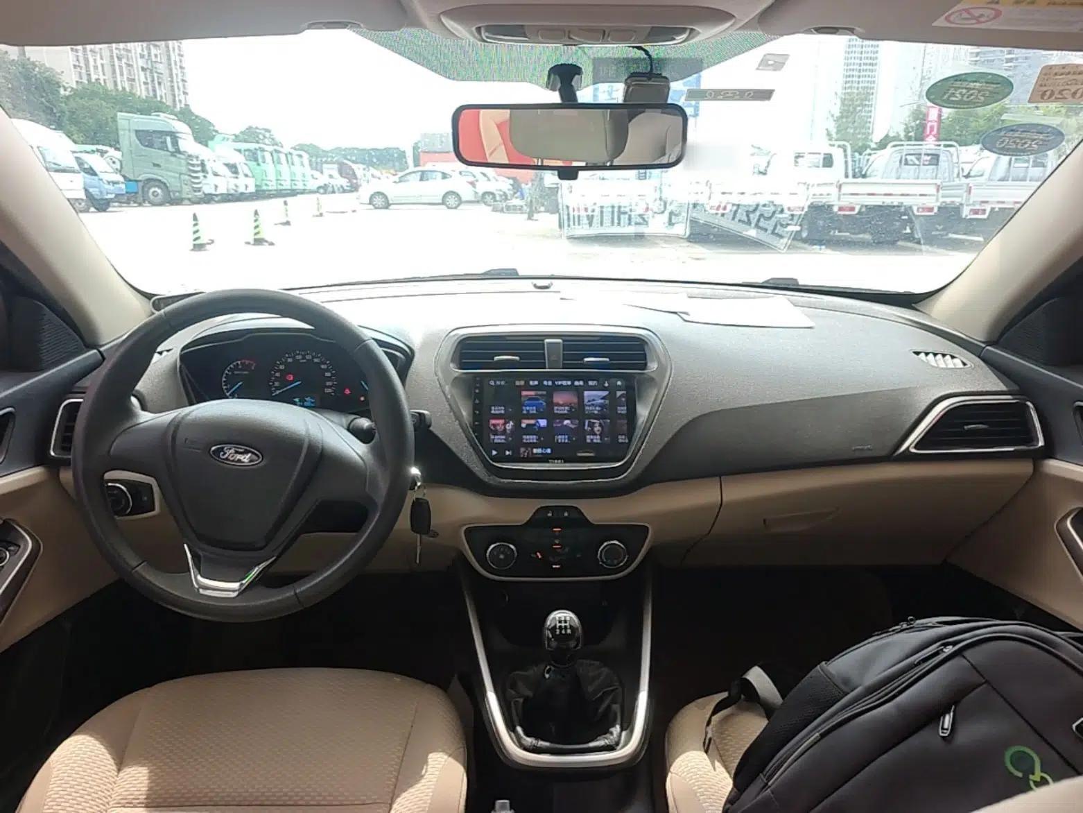 Ford Escort 2015 1.5L Manual Comfort Model — миниатюра 12