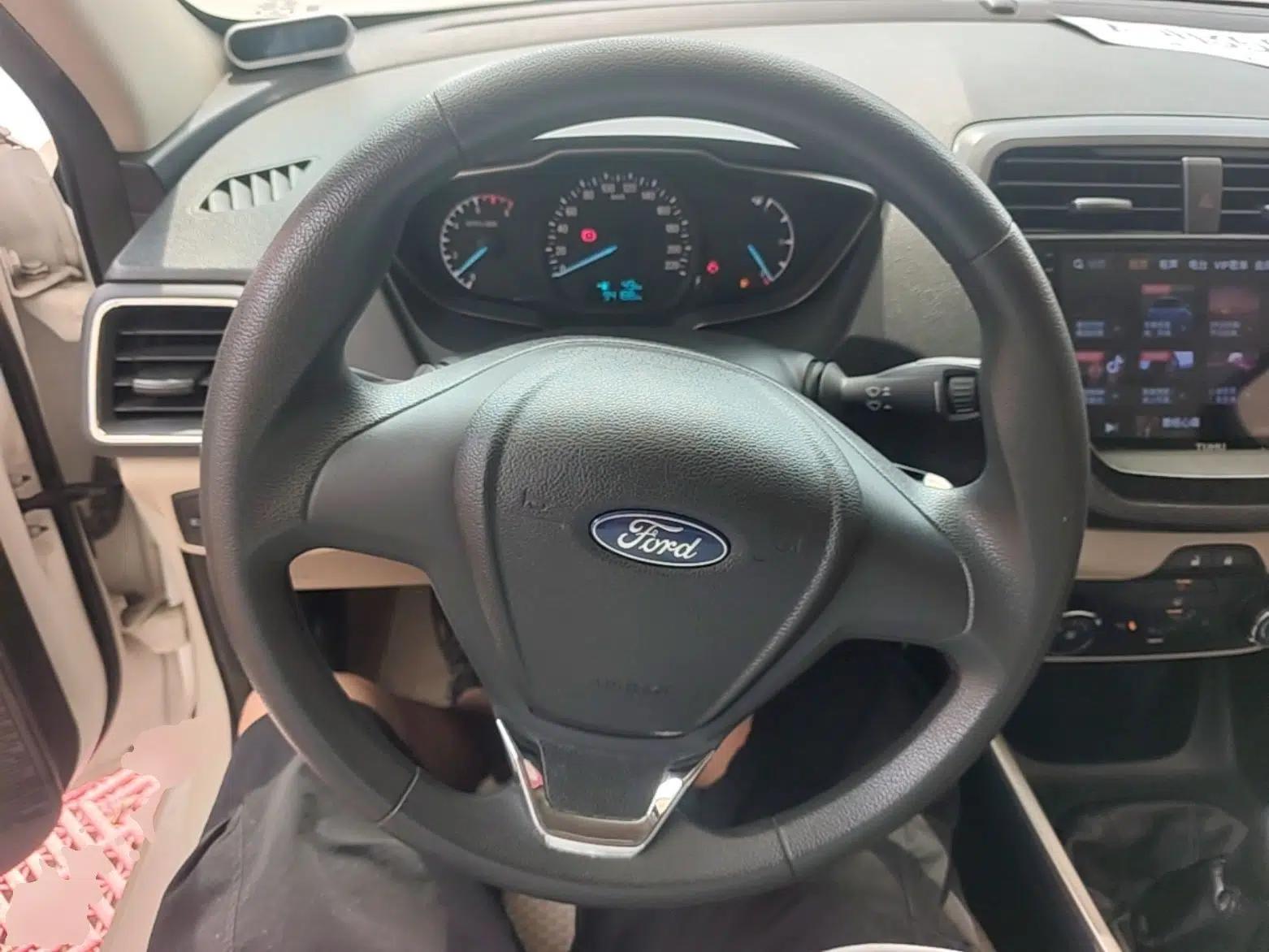 Ford Escort 2015 1.5L Manual Comfort Model — миниатюра 13