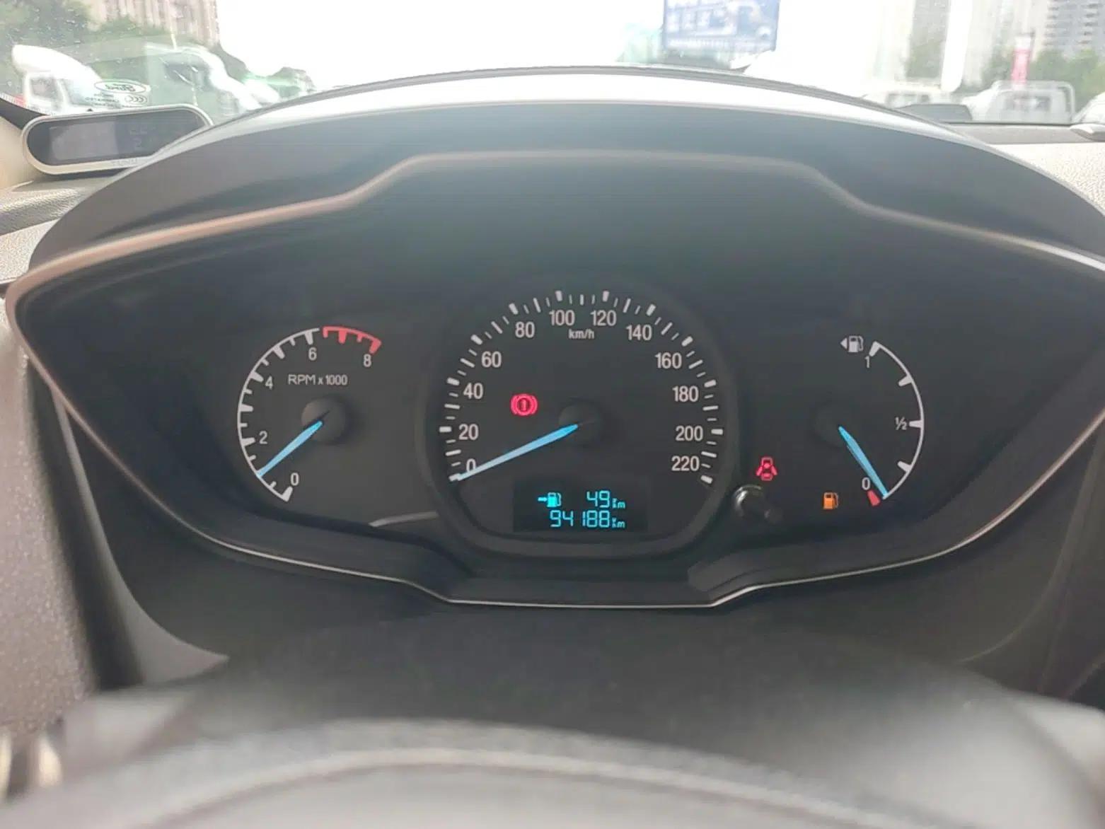 Ford Escort 2015 1.5L Manual Comfort Model — миниатюра 14