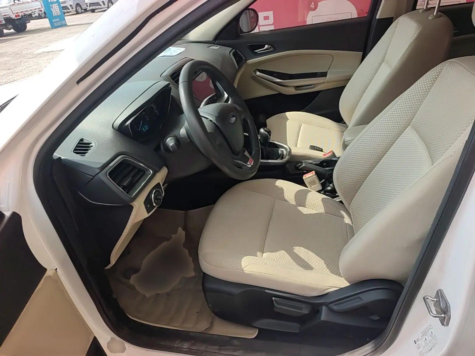Ford Escort 2015 1.5L Manual Comfort Model — миниатюра 17