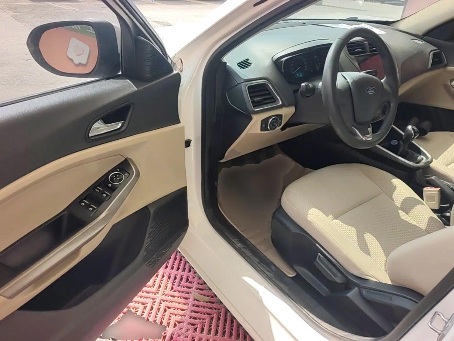 Ford Escort 2015 1.5L Manual Comfort Model — миниатюра 18