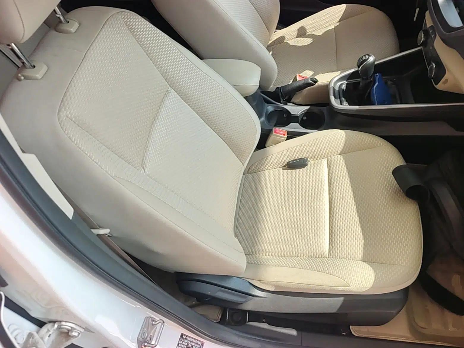 Ford Escort 2015 1.5L Manual Comfort Model — миниатюра 19
