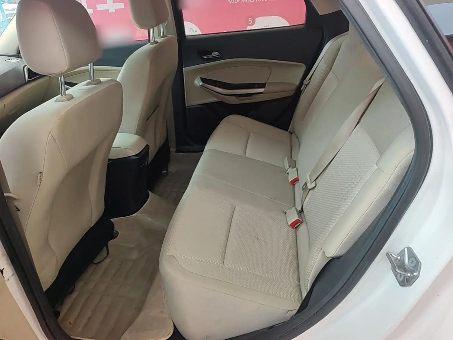 Ford Escort 2015 1.5L Manual Comfort Model — миниатюра 20