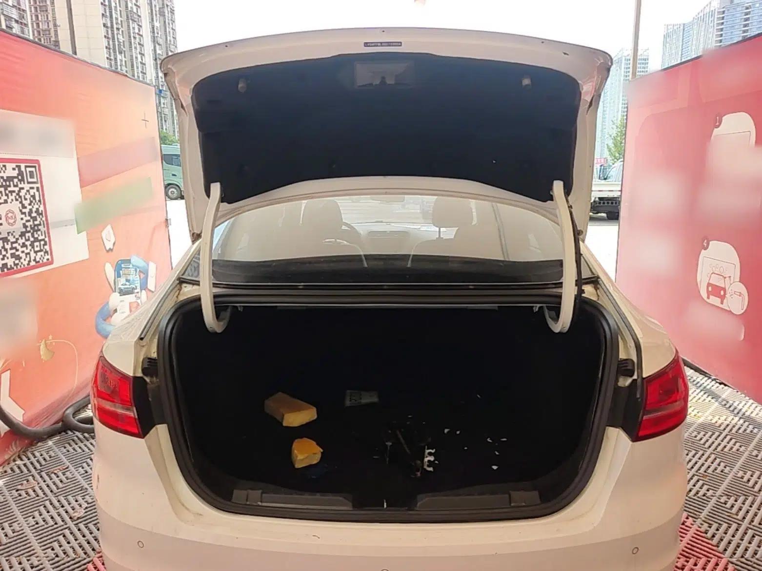 Ford Escort 2015 1.5L Manual Comfort Model — миниатюра 22