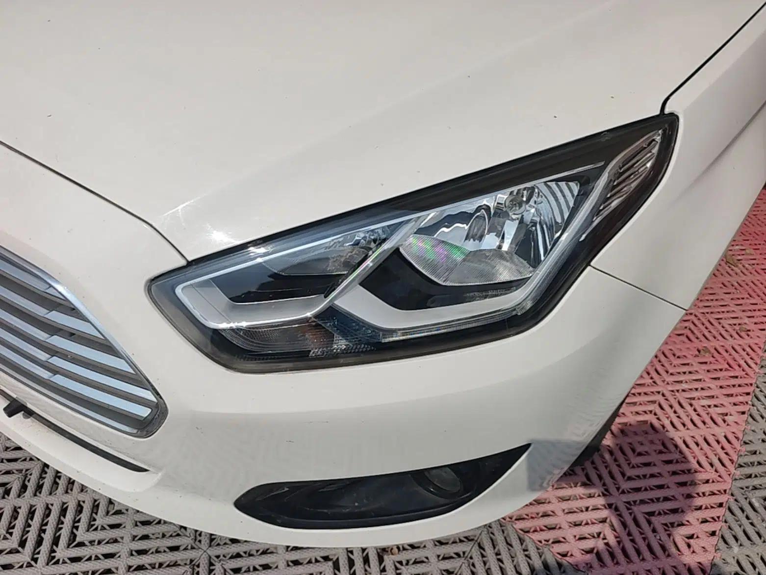 Ford Escort 2015 1.5L Manual Comfort Model — миниатюра 8