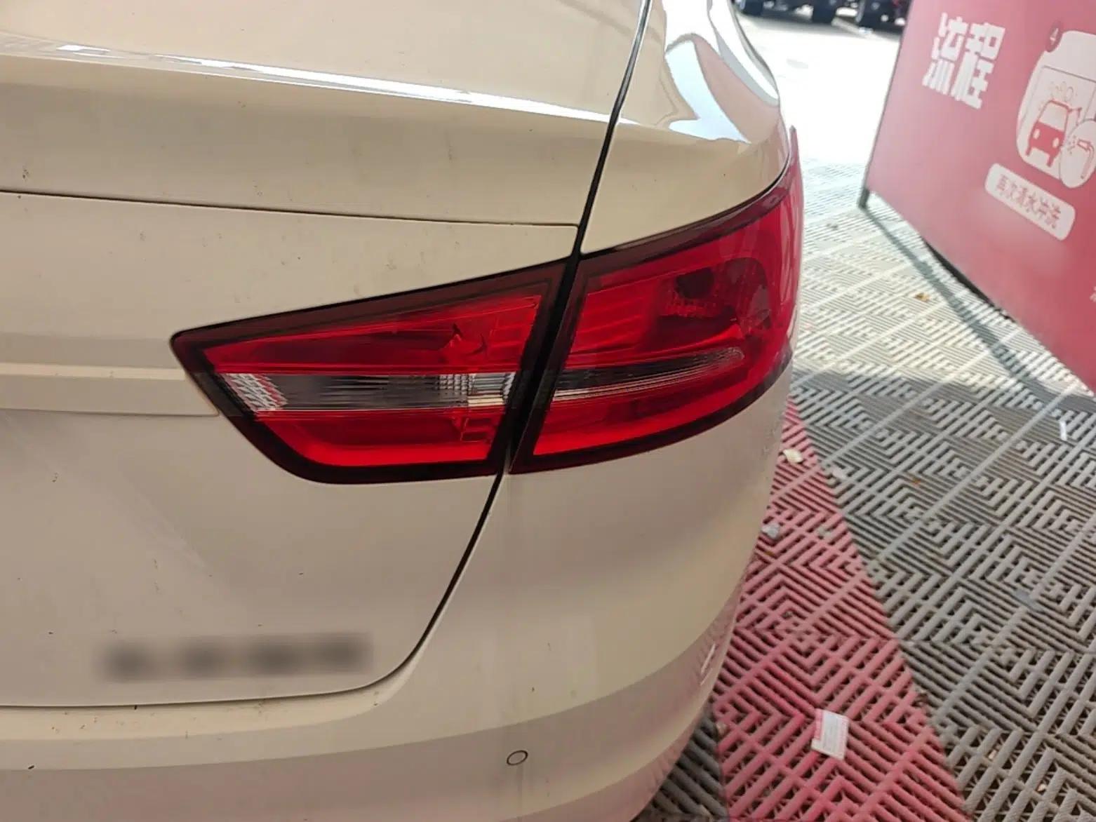 Ford Escort 2015 1.5L Manual Comfort Model — миниатюра 9