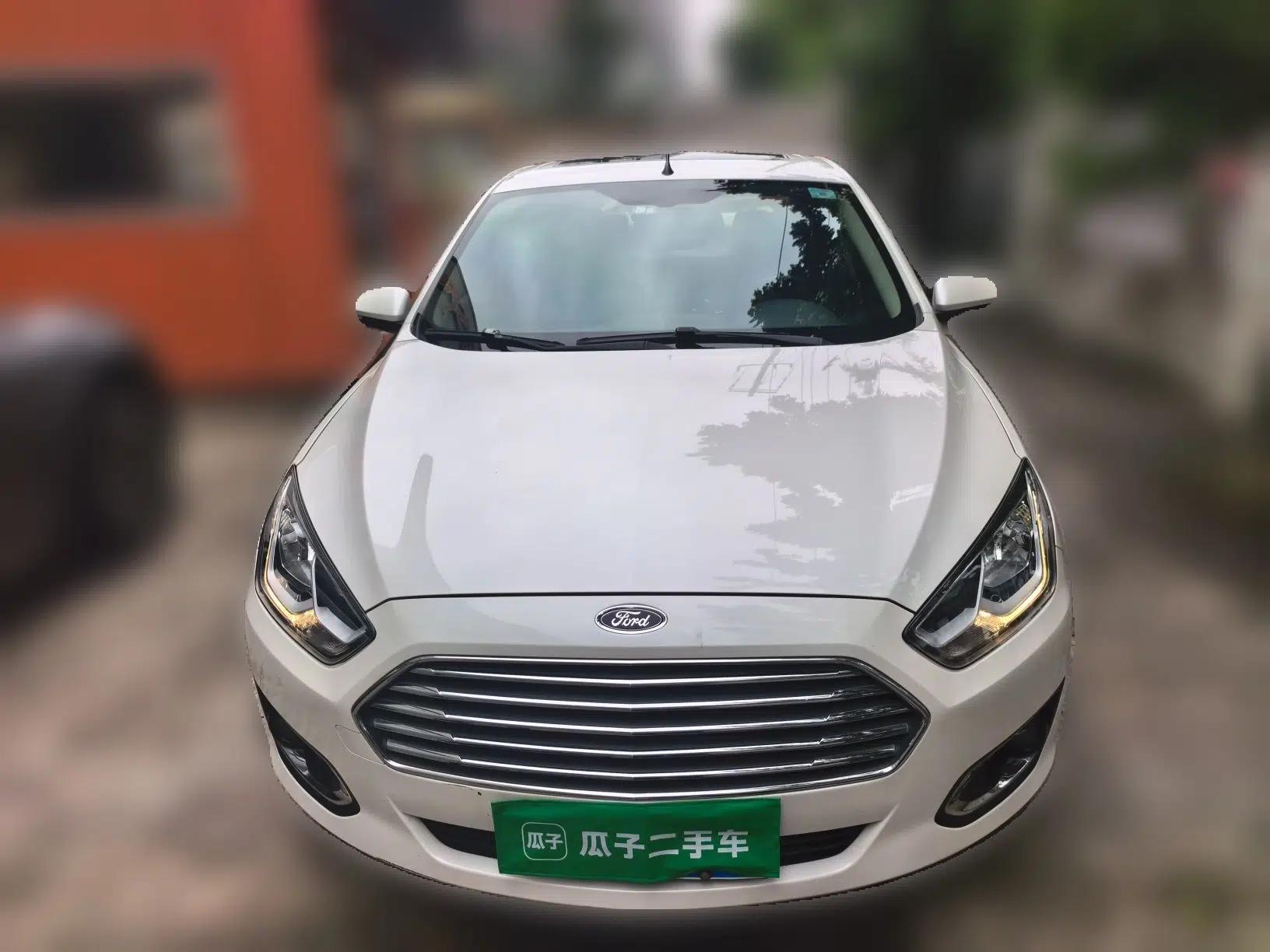 Ford Escort 2015 1.5L Automatic Fashion Model — миниатюра 2