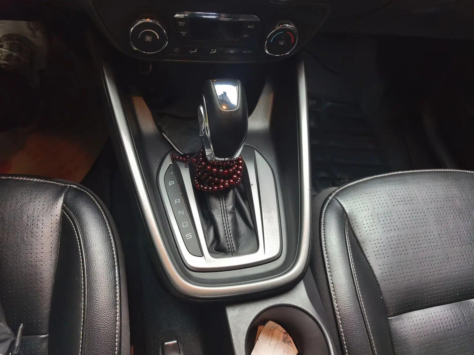Ford Escort 2015 1.5L Automatic Fashion Model — миниатюра 14