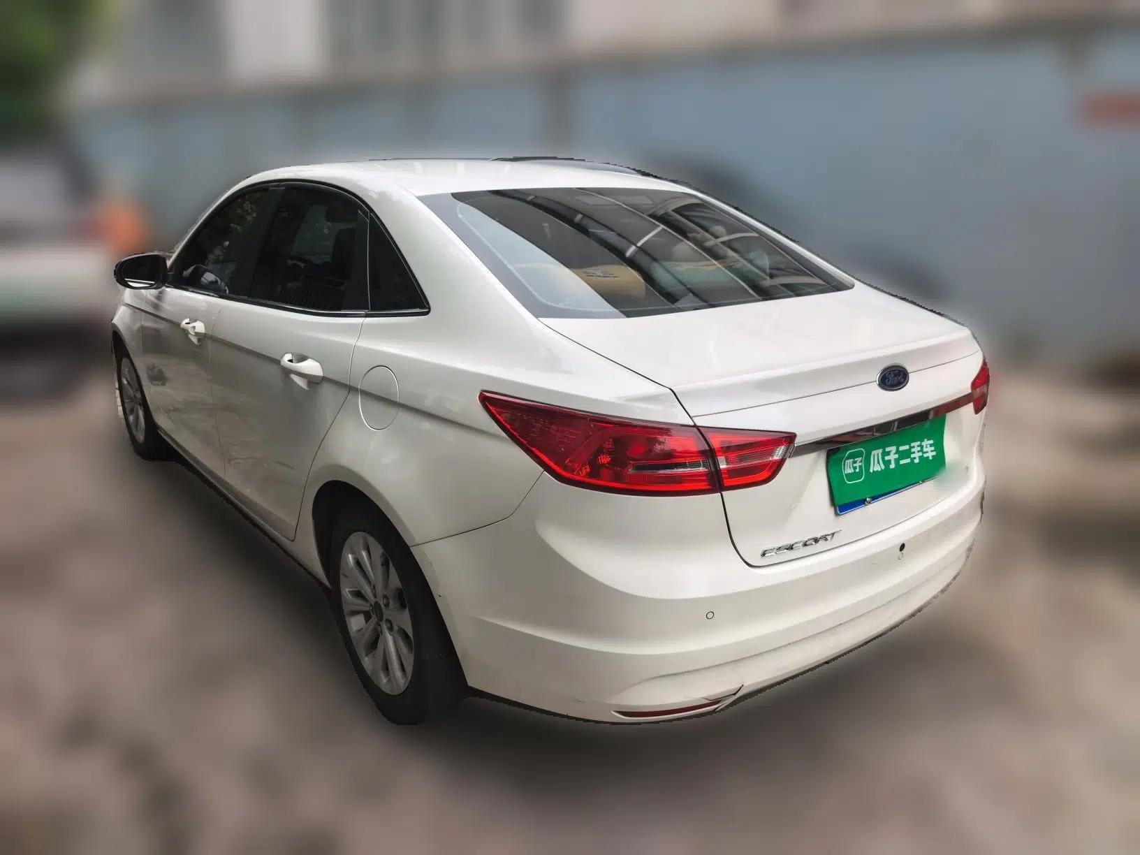 Ford Escort 2015 1.5L Automatic Fashion Model — миниатюра 4