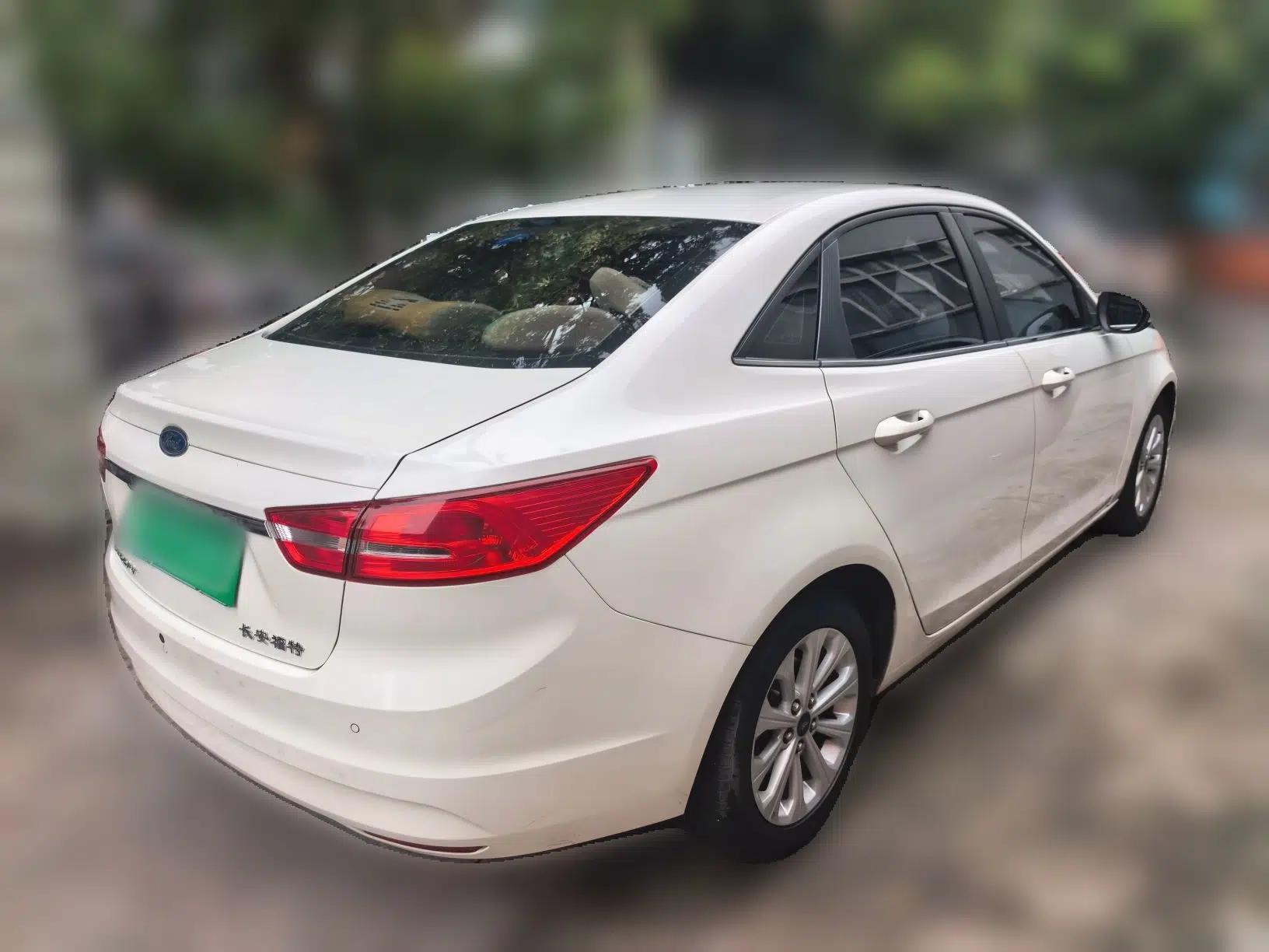 Ford Escort 2015 1.5L Automatic Fashion Model — миниатюра 6