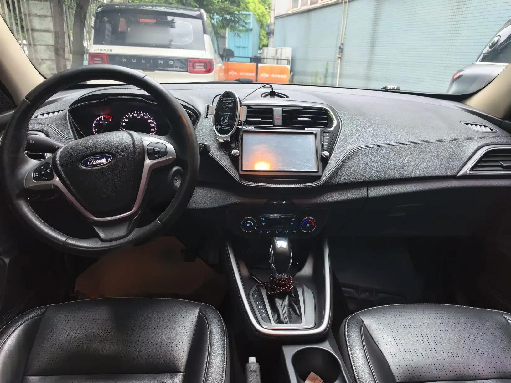 Ford Escort 2015 1.5L Automatic Fashion Model — миниатюра 9