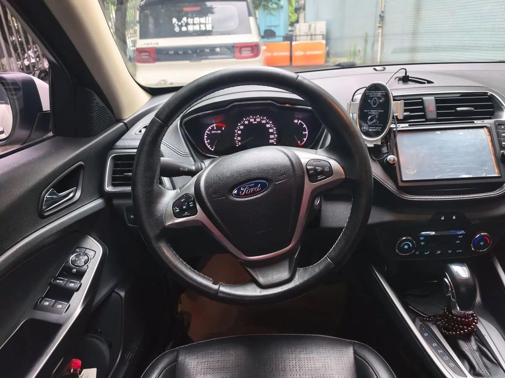 Ford Escort 2015 1.5L Automatic Fashion Model — миниатюра 10