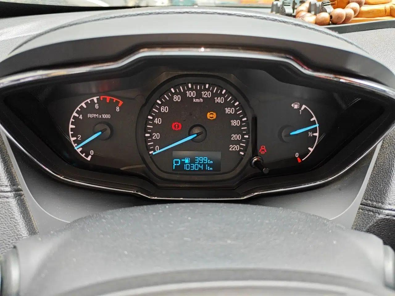 Ford Escort 2015 1.5L Automatic Fashion Model — миниатюра 11