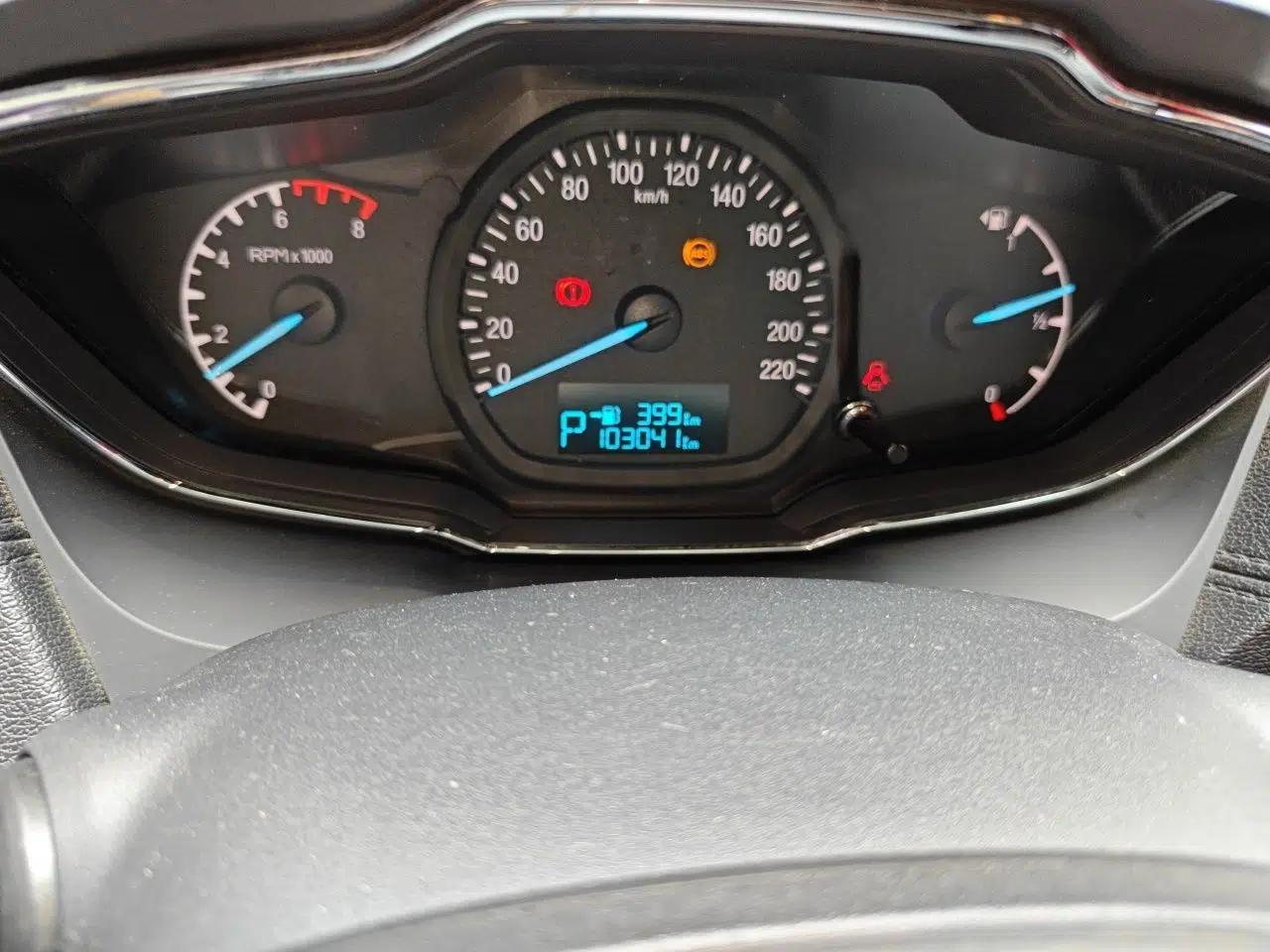 Ford Escort 2015 1.5L Automatic Fashion Model — миниатюра 12