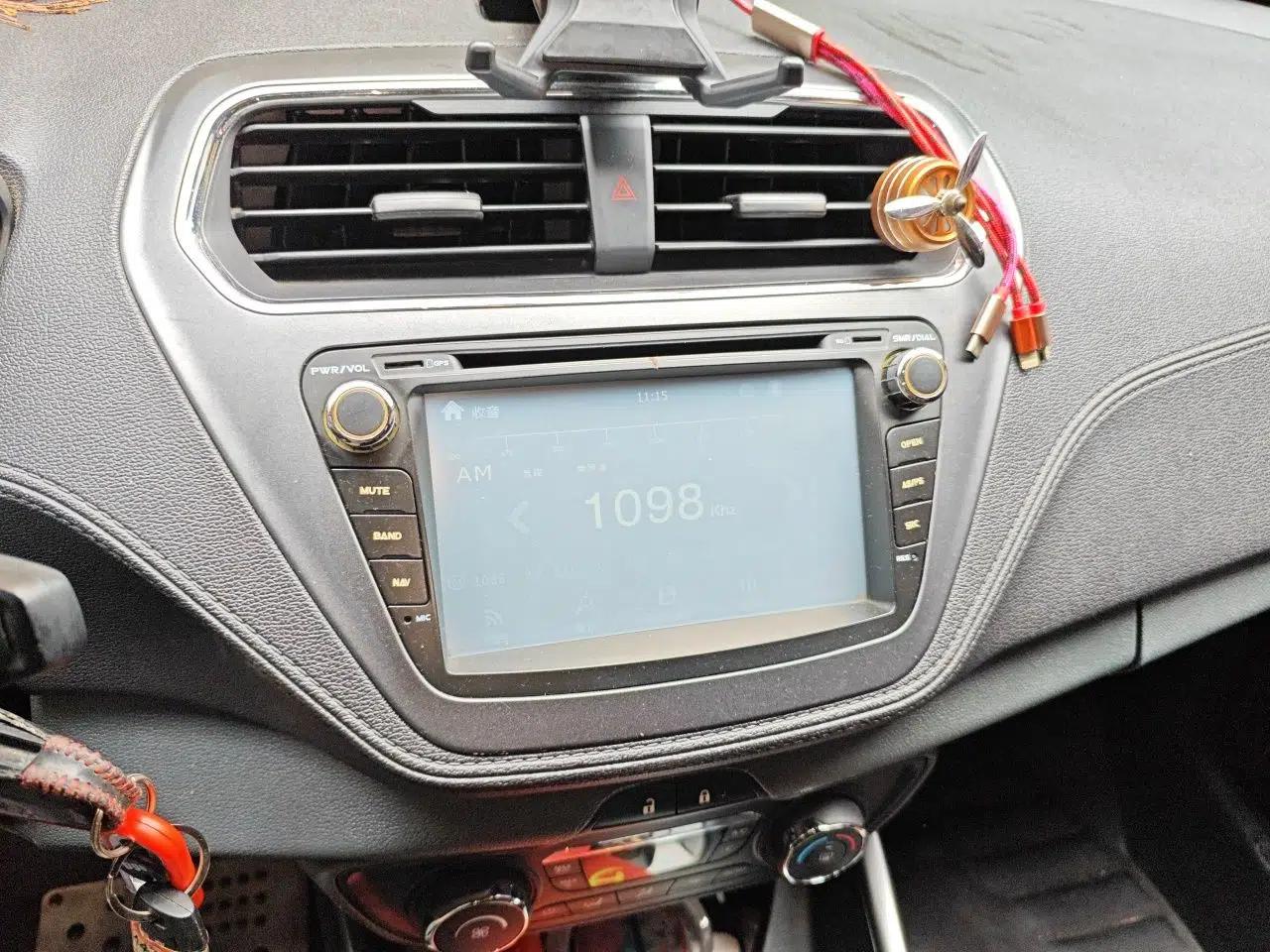 Ford Escort 2015 1.5L Automatic Fashion Model — миниатюра 13