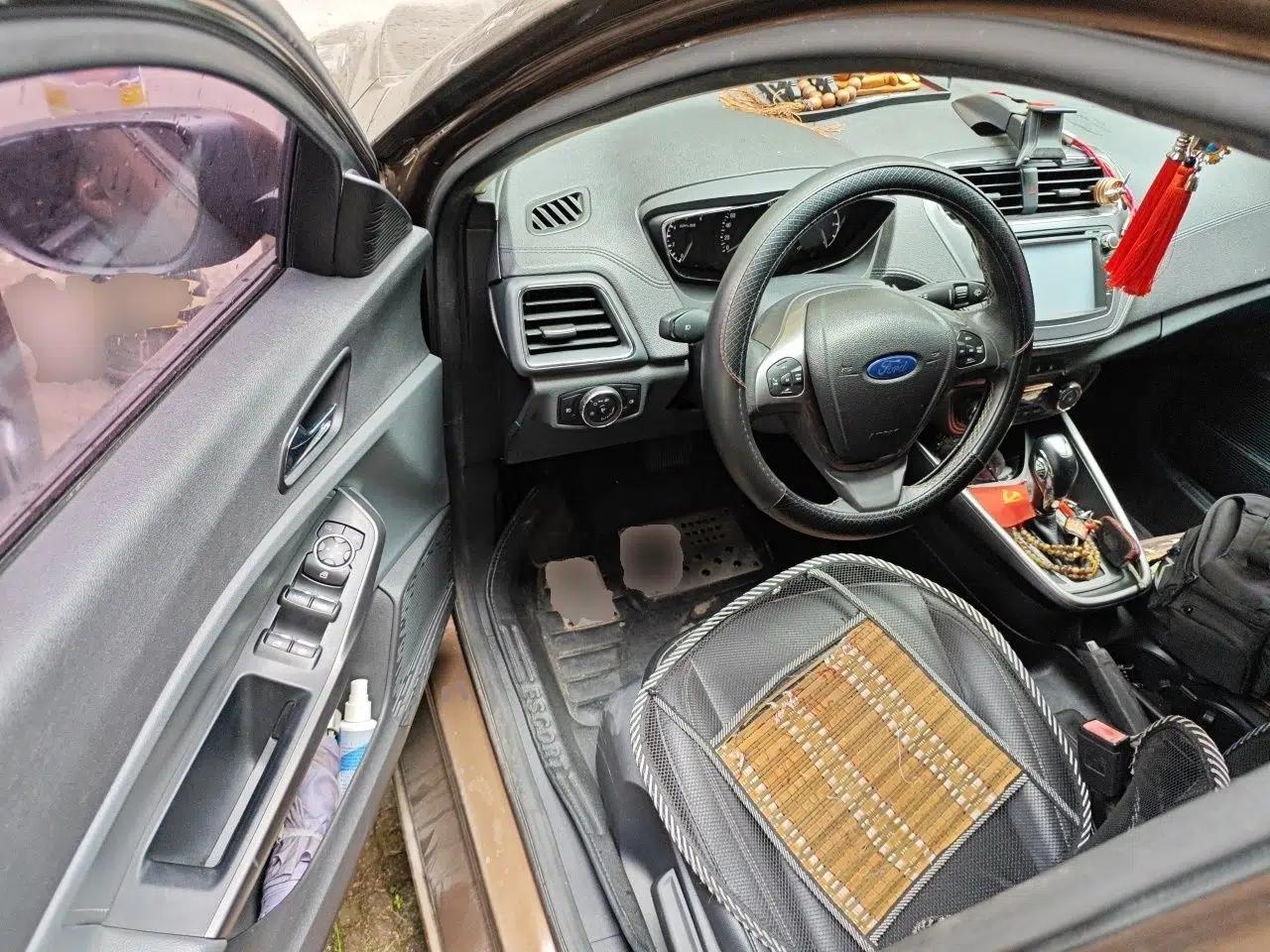 Ford Escort 2015 1.5L Automatic Fashion Model — миниатюра 16