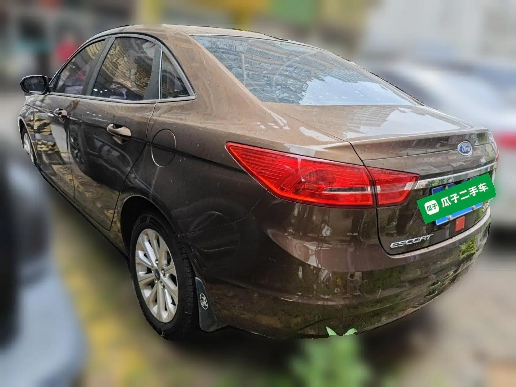 Ford Escort 2015 1.5L Automatic Fashion Model — миниатюра 4