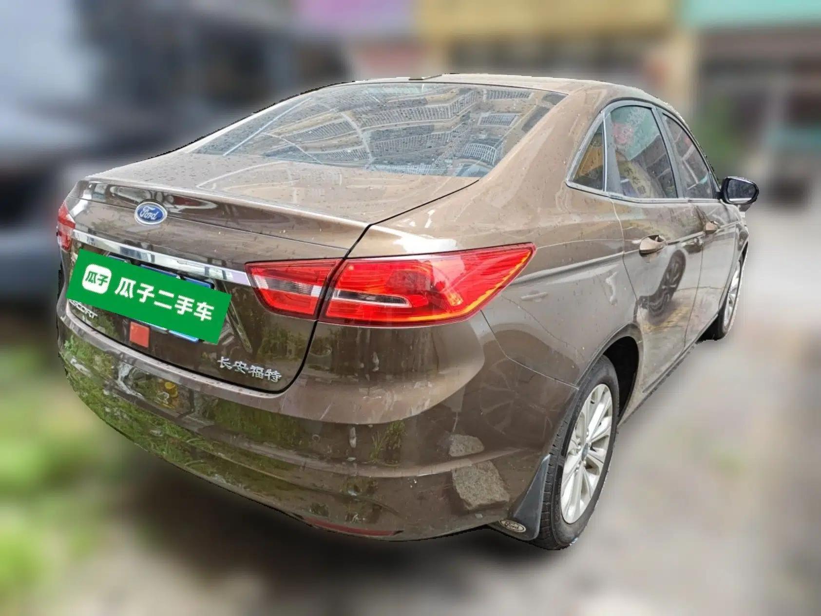 Ford Escort 2015 1.5L Automatic Fashion Model — миниатюра 6