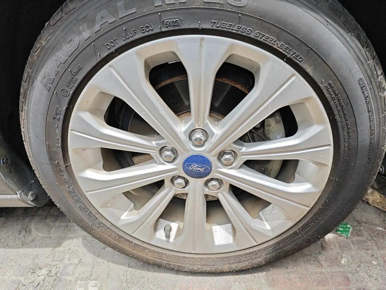 Ford Escort 2015 1.5L Automatic Fashion Model — миниатюра 8