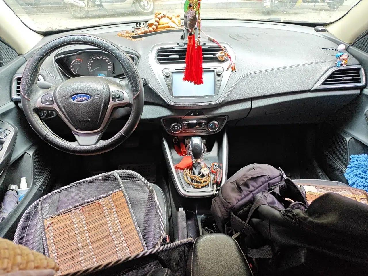 Ford Escort 2015 1.5L Automatic Fashion Model — миниатюра 9