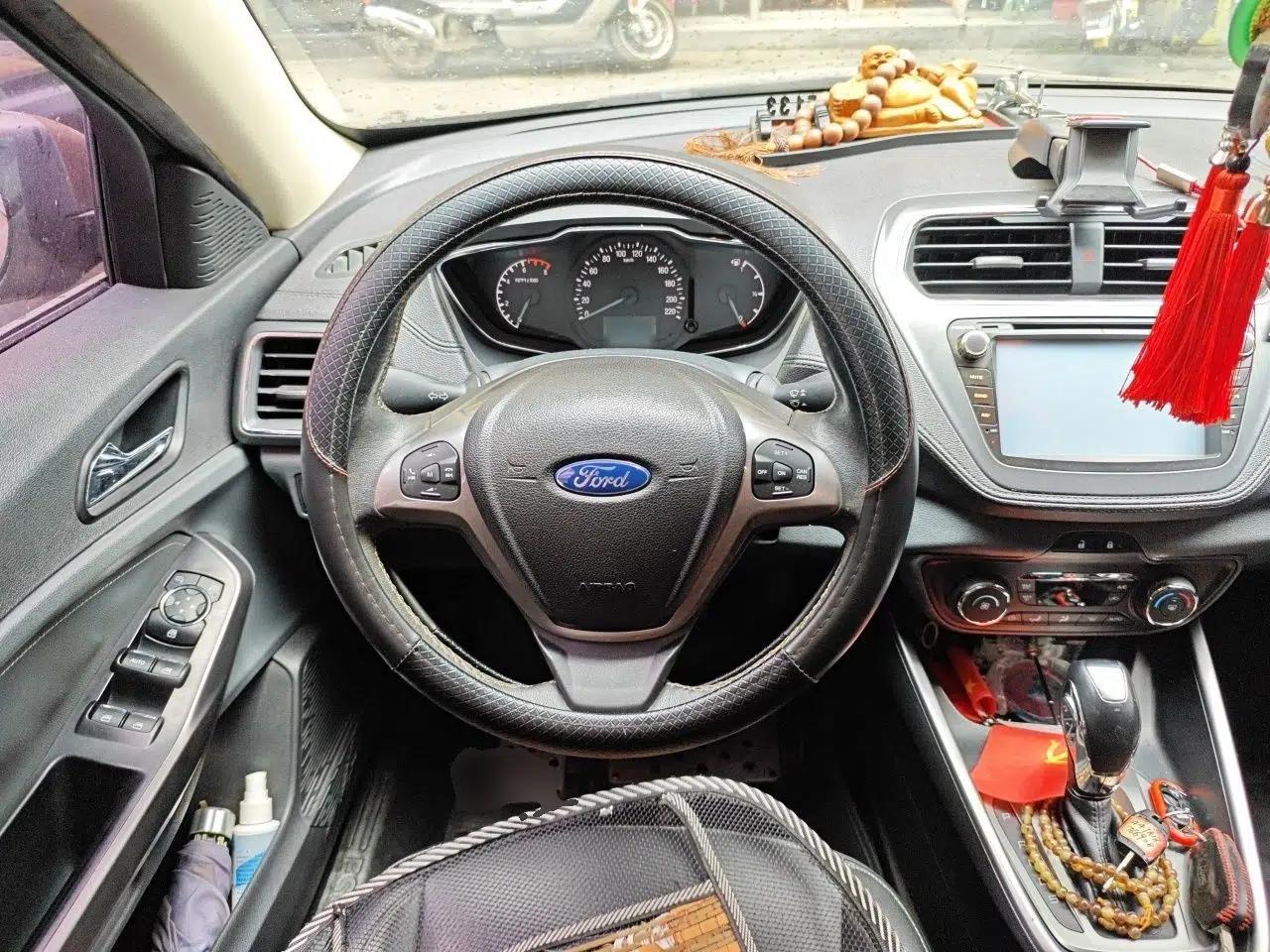 Ford Escort 2015 1.5L Automatic Fashion Model — миниатюра 10