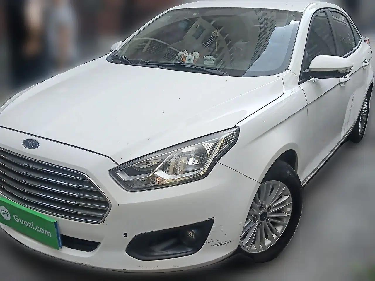 Ford Escort 2015 1.5L Automatic Comfort Edition — миниатюра 1
