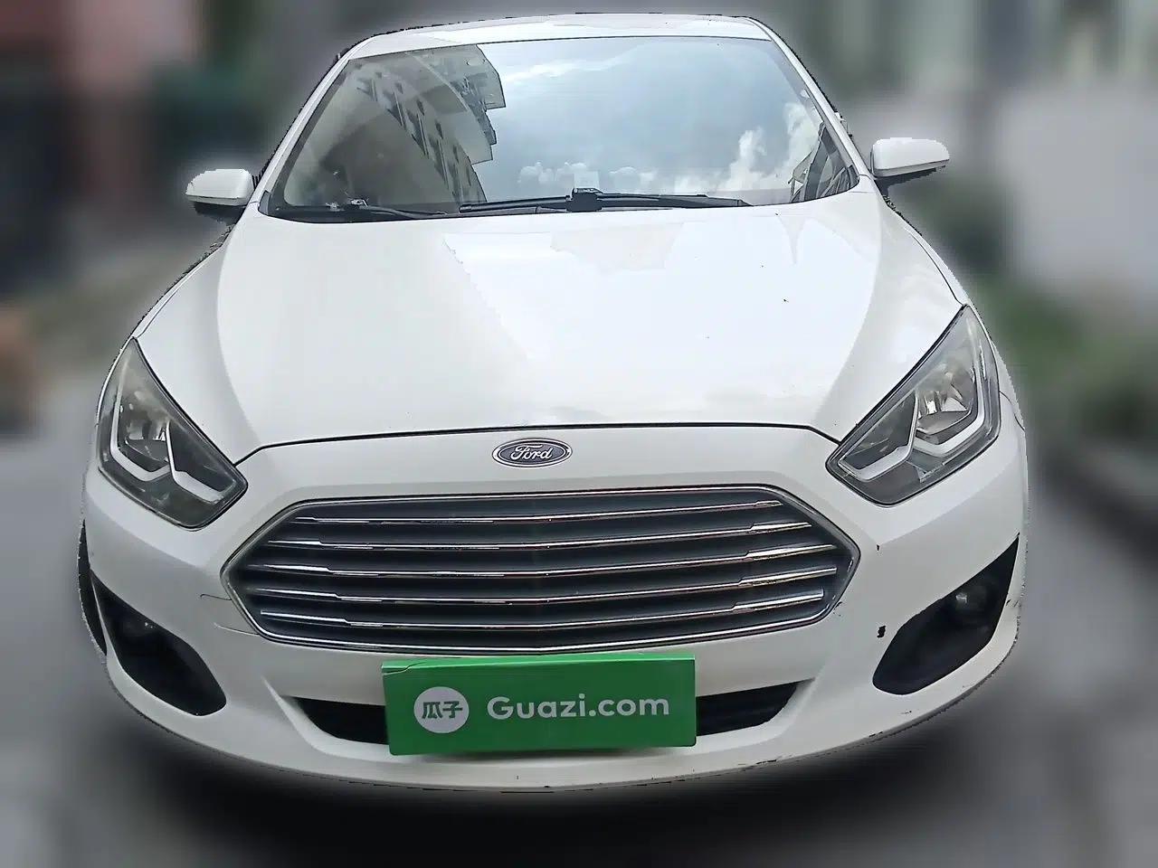 Ford Escort 2015 1.5L Automatic Comfort Edition — миниатюра 2