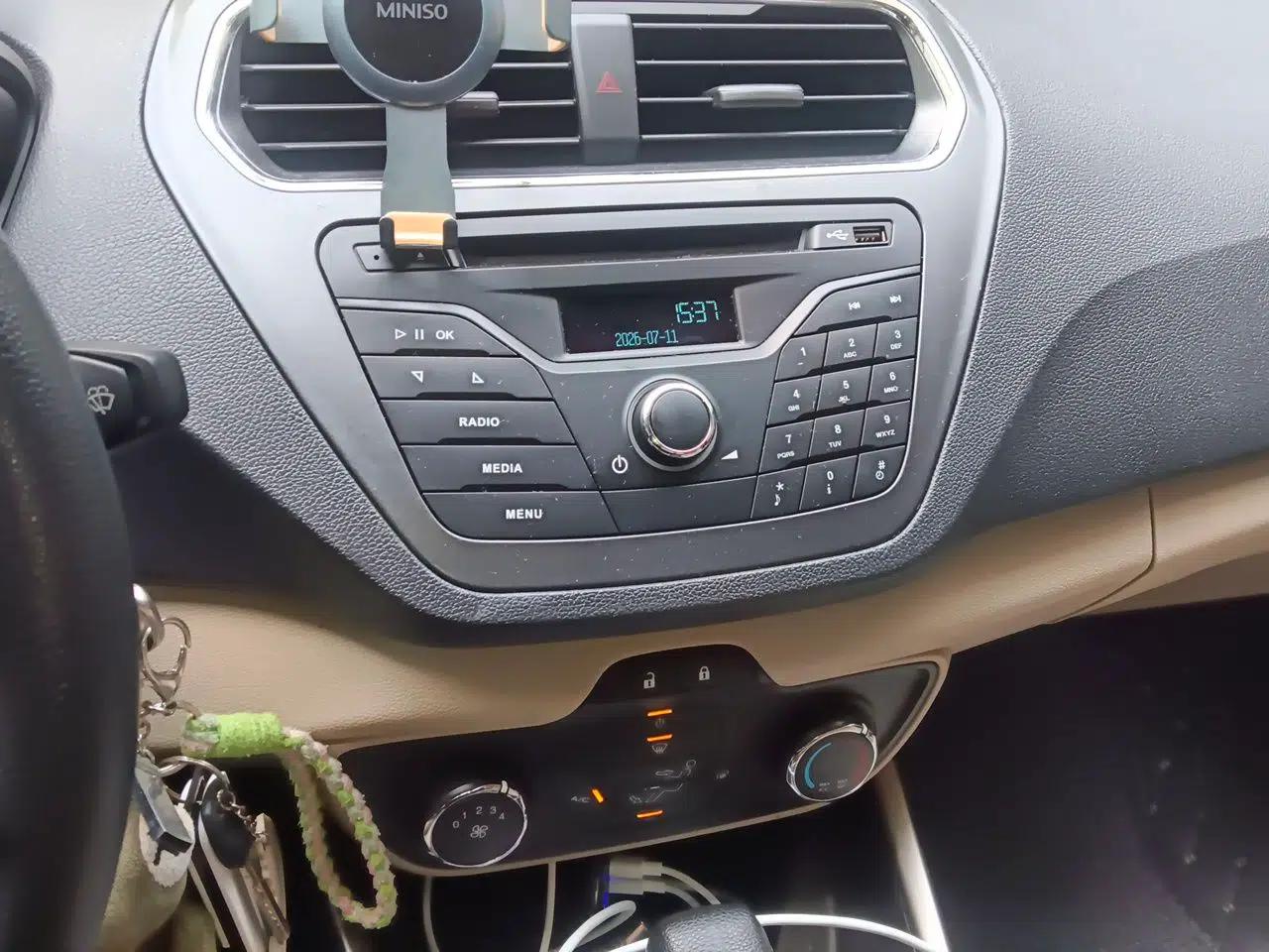 Ford Escort 2015 1.5L Automatic Comfort Edition — миниатюра 13