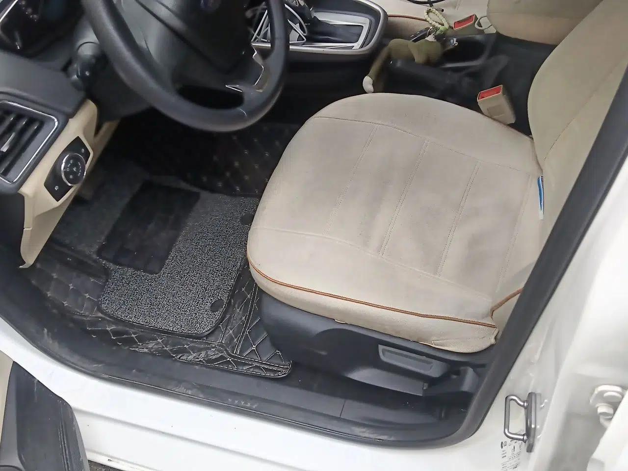 Ford Escort 2015 1.5L Automatic Comfort Edition — миниатюра 15