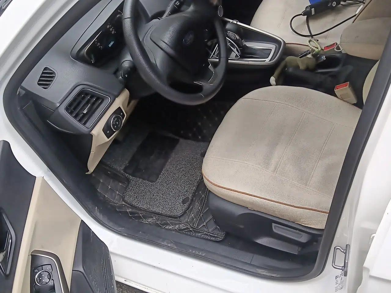 Ford Escort 2015 1.5L Automatic Comfort Edition — миниатюра 16