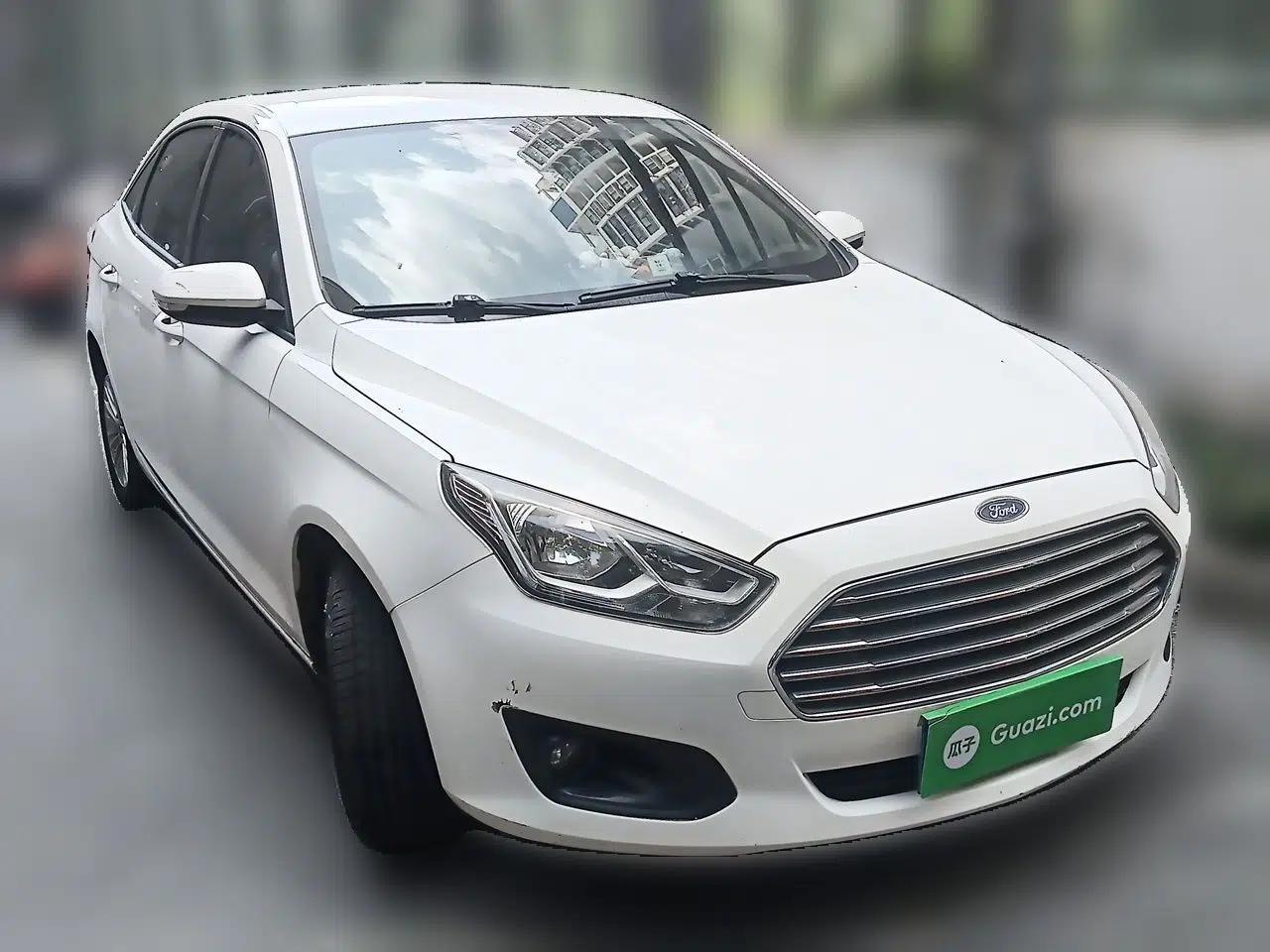 Ford Escort 2015 1.5L Automatic Comfort Edition — миниатюра 3