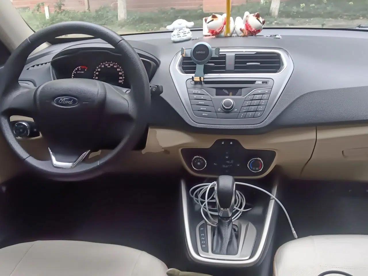 Ford Escort 2015 1.5L Automatic Comfort Edition — миниатюра 9