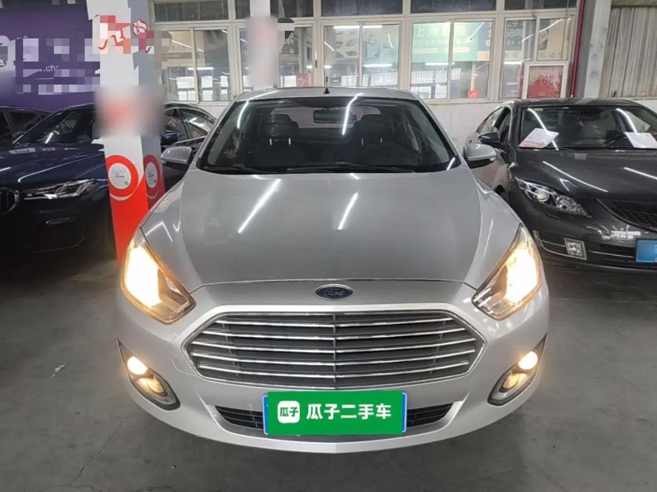 Ford Escort 2015 1.5L Automatic Fashion Model — миниатюра 2
