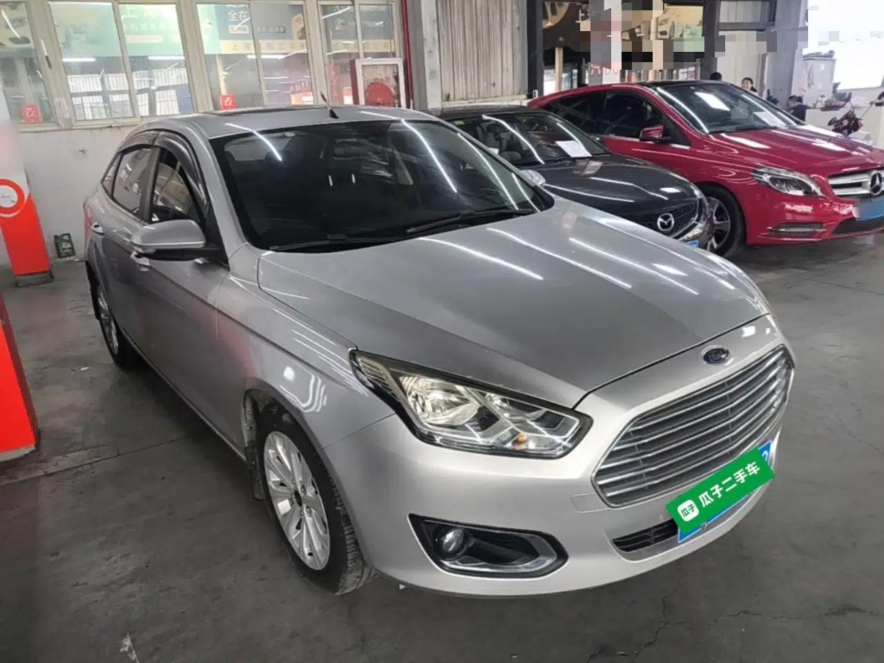 Ford Escort 2015 1.5L Automatic Fashion Model — миниатюра 12