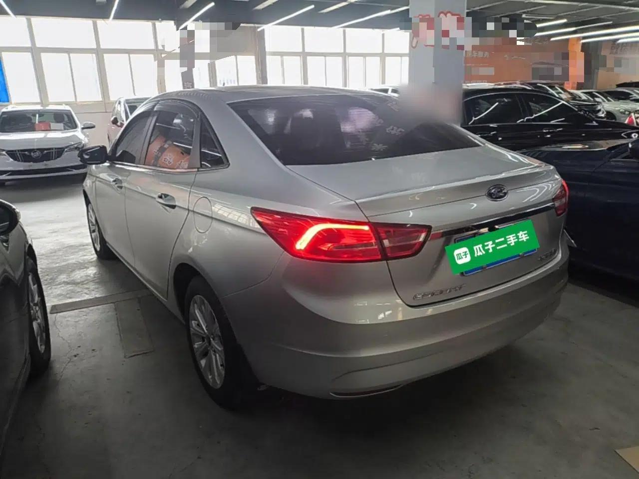 Ford Escort 2015 1.5L Automatic Fashion Model — миниатюра 13