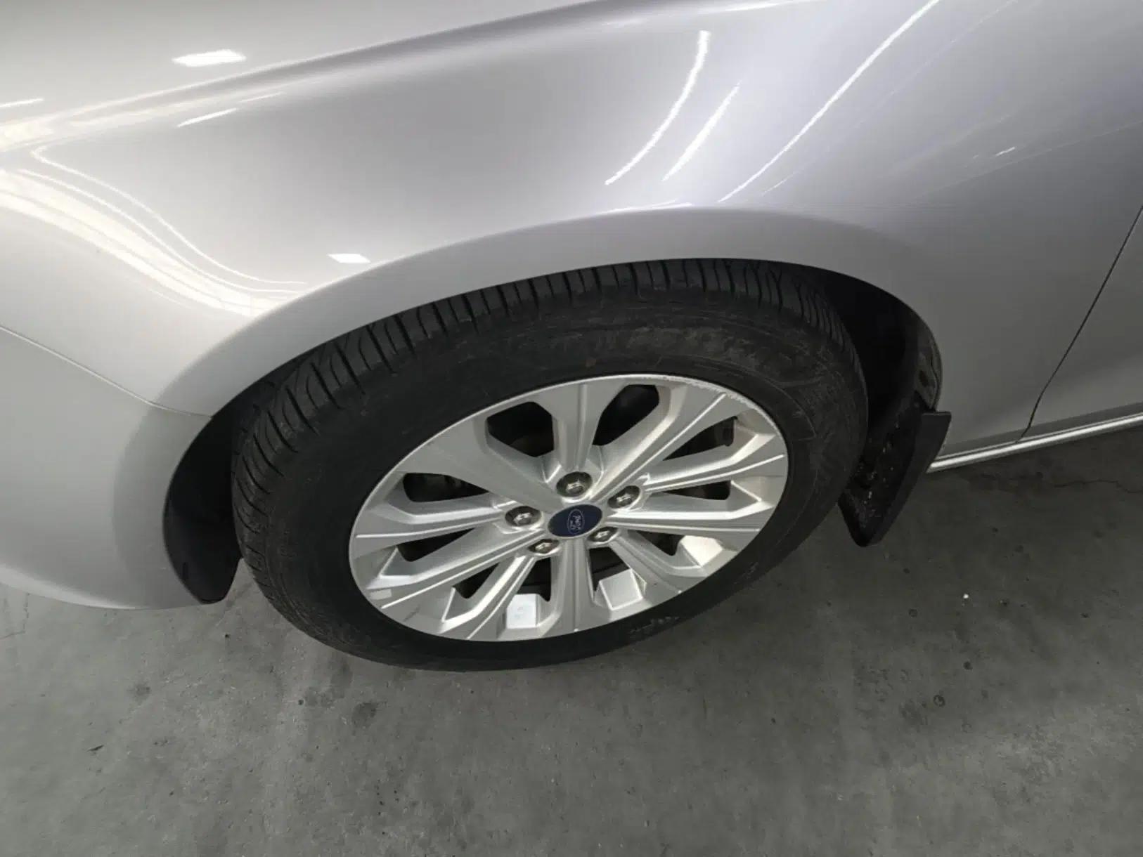 Ford Escort 2015 1.5L Automatic Fashion Model — миниатюра 15